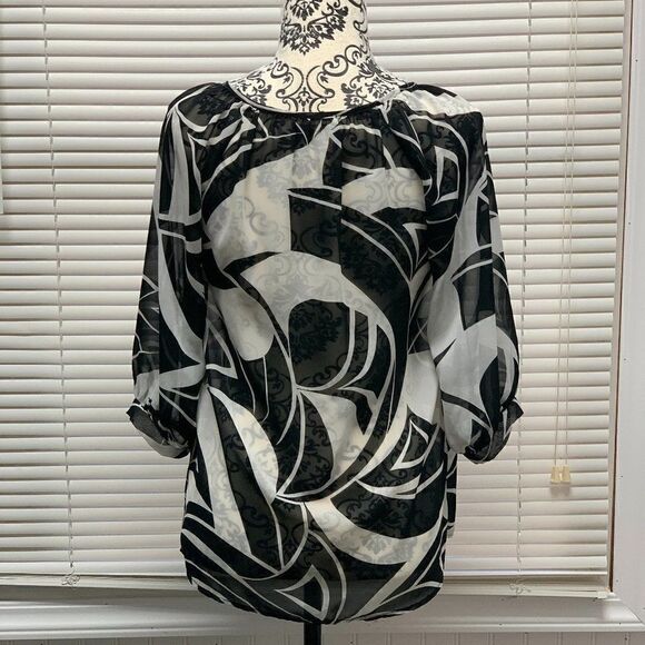 GORGEOUS Everly 3/4 Length Sheer Top Size Small - Picture 3 of 5